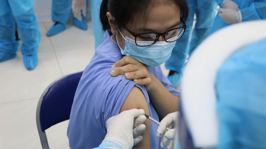 Các DN Nhà nước ủng hộ 2.360 tỷ đồng cho Quỹ vaccine phòng COVID 19